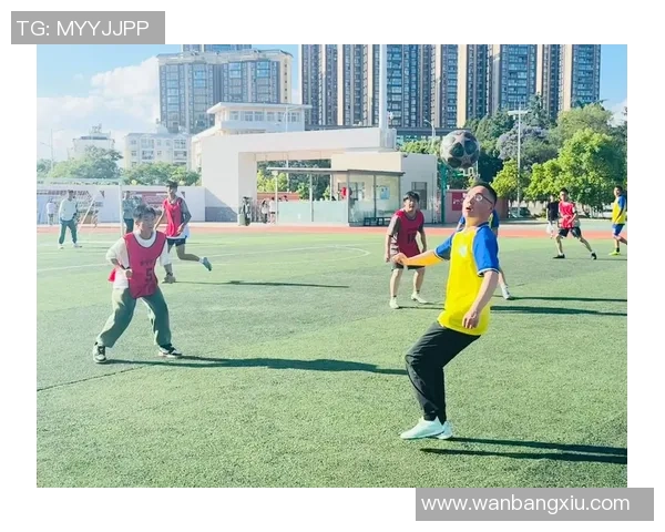 足球明星换球服瞬间与女孩的青春梦想交织的美丽画面 足球明星换球服瞬间与女孩的青春梦想交织的美丽画面
